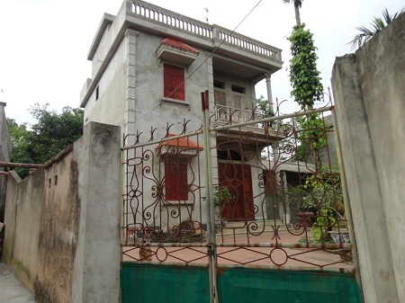 Căn nhà hai tầng chưa kịp sơn của anh Quế - chị Quỳnh sau ngày xảy ra biến cố luôn đóng cửa im ỉm